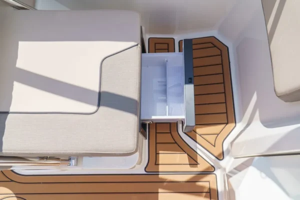 Bayliner VR5CE cuddy inboard engine boatservicesestonia